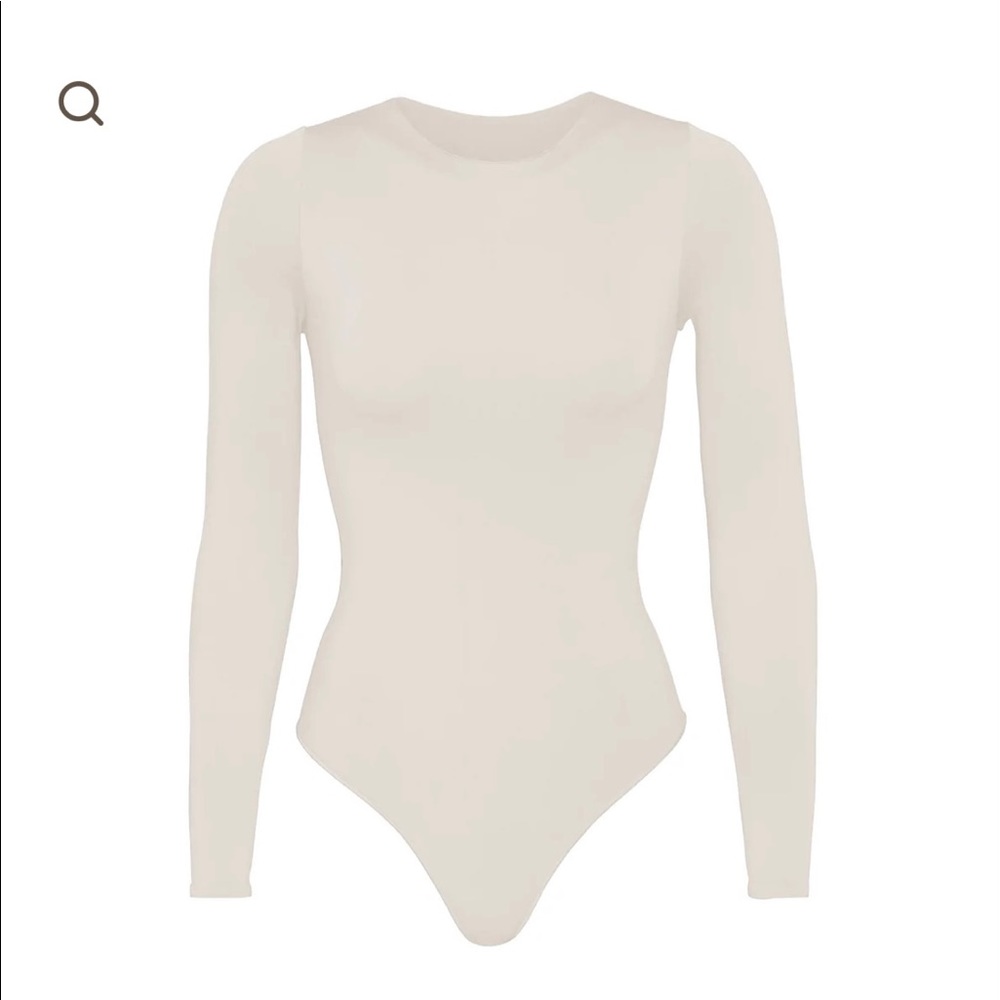 SKIMS Essential Crew Neck Long Sleeve Bodysuit Bone S/M
